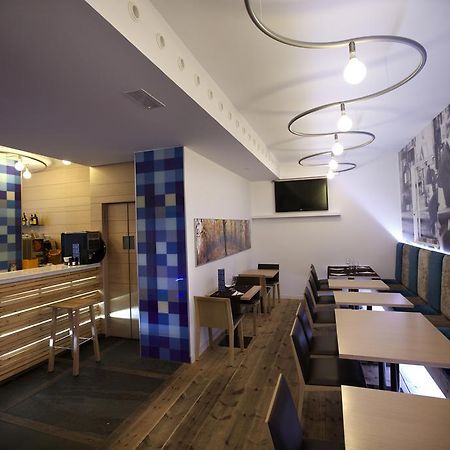 Hostal Bezana Burgos Bagian luar foto
